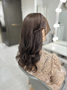 ラモ(RAMO) 人気No.1!!ハーフツイン巻き下ろしヘア