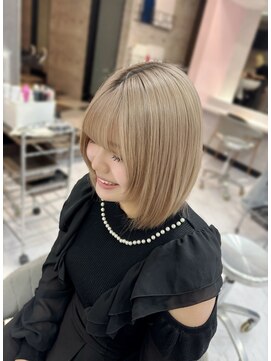 ジーナ 名駅(XENA.) 《chii》ミルクティーベージュ/ベージュ/ブリーチカラー/ボブ