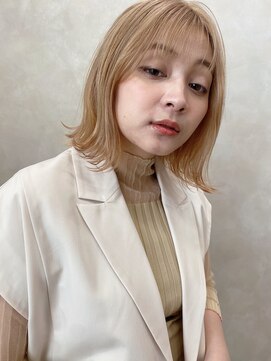 イルウィ(irwi) 【ブリーチカラー】ホワイトベージュ　くびれヘア