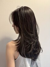 上品なロングレイヤースタイル*重たくなりがちなロングも適切なレイヤーを入れることで扱いやすく[銀座]