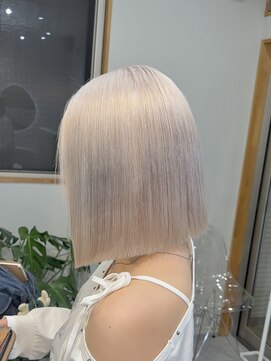 ライト(Light) ブリーチ2～3回　ホワイトカラー