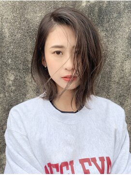 チャプター 問屋町(chapter) ブリーチなしミルクティーグレージュ外はねレイヤーボブ鎖骨ボブ