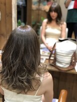 ヌーア(NuuA)&nbsp;オリーブアッシュ