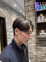 ミリオンバックス 上野(Million Bucks)&nbsp;刈り上げセンターパート<理容室>[シェービング/床屋/上野]
