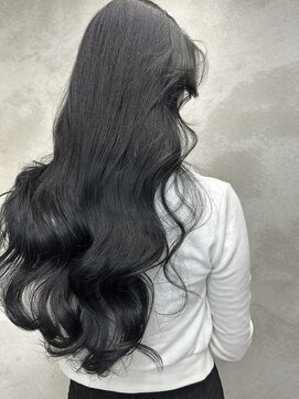 アルマバイロサ(ALMA by ROSA) 透明感のある黒髪ロングヘア/担当rui