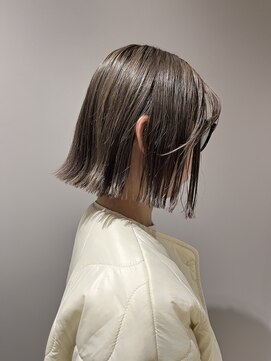 ドッグスター(dog star) グレージュ切りっぱなしボブ外ハネボブぱつっとボブ