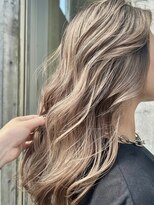 クロト(Clotho) バレイヤージュ×ベージュ/ブリーチカラー