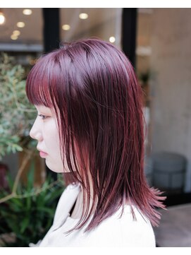 ヤイカ(YAYKA) ピンクのミディアムボブ