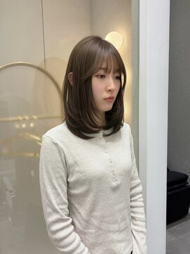 スリー(THREE) ミディアムレイヤー