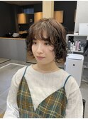 艶感黒髪 華やかカール x ショート(20代向け) パーマ