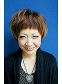 動きのあるマッシュショートでキュートなスタイル