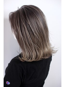 ナブラ(NABLA) バレイヤージュハイライト外ハネ簡単ボブ『倉敷美容室』