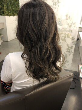 パシフィックダズールバトン(Pacific Dazzle baton) カーキ系ハイライトカラー