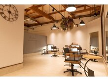 《広々としたスペース》ぬくもりのあるシンプルな空間でキレイと向き合いましょう