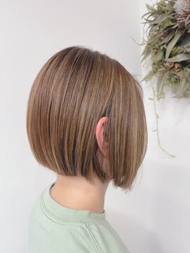 ダンクレスト(Daan Crest) 前下がりボブ