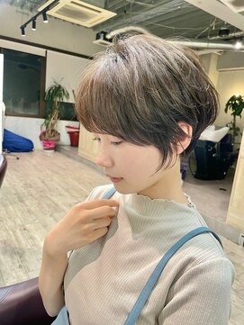 コワファーストナガサキシャンプーボーイ(COIFF1RST NAGASAKI SHAMPOO BOY) 大人可愛い20代30代40代黒髪前下がりショートボブ丸みショート◎