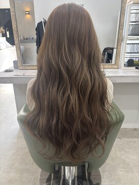 クオン(Kuon) 韓国風/透明感オリーブベージュ/顔周りレイヤーロング