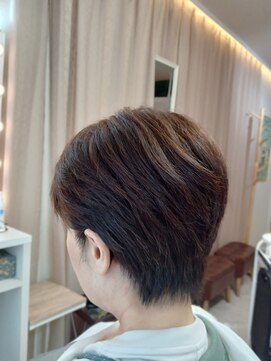 マーナ(MANA) 耳掛けショートカット