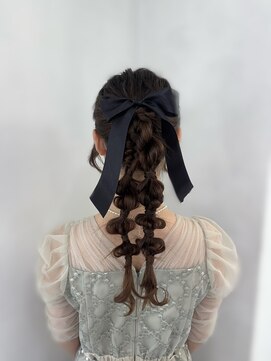 ヘアー アレス(hair ales) 編みおろしツインポニー