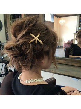 ヘアーデザイン ルシア(Hair Design Lucia) ミディアムゆるアレンジ×アクセサリー