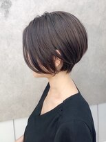 アヴァロン(AVALON)&nbsp;前下がりゆったり丸みショート×イルミナヌードベージュ