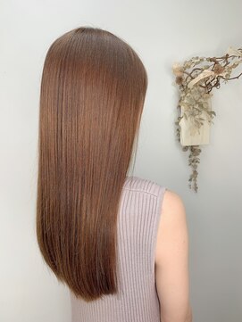 イーラ(era) 《era》ヘーゼルベージュ 艶ツヤストレート 涼しげヘア みわ