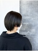 ブルーブラックの丸みショート