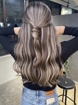 メリー オオサカ(Merly Osaka) しっかり筋感にまろやかなカラーのハイライト_smoky greige_