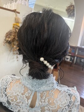 チャルム (Charom) ダウンシニヨンヘア