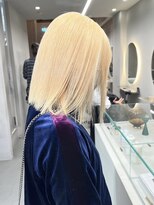 ソル ジングウマエ(SOL JINGUMAE)&nbsp;ミルクティーベージュダブルカラーインナーカラーショートボブ