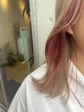 アチーブ ヘア デザイン(achieve hair design) ピンクベージュインナーカラー×ハイトーンダブルカラーミディ