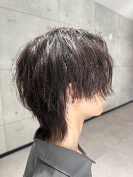 シス(sisu) センターパートウルフ