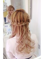 リサ 恵比寿(risa.)&nbsp;表編みサイドフラワーハーフアップ