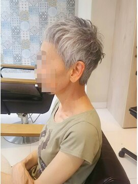 びゃんびゃん 江端店 カット/デザインカラー/白髪ぼかし/似合わせカット/グレイヘア