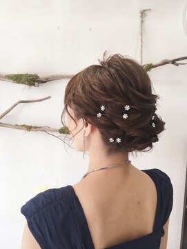 ヘアセットサロンエッジ(Edge) ミディアムからの結婚式お呼ばれシニヨン