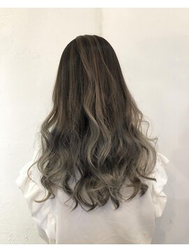 トラ バイ プティパ(Tora by petit pas) 外国人風ハイライトカラー×バレイヤージュグレージュカラー！