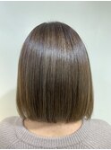 スモーキーブラウン　前下がりボブ