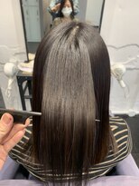 アルコイリスバイドールヘアー(ARCOIRIS by Dollhair)&nbsp;ミストバングくびれヘアぶつ切りボブブルーグレージュ冬カラー