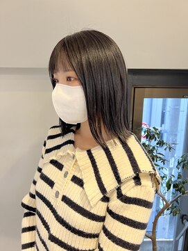 トレス(TRESS) 外ハネレイヤー くびれミディアム ブルーブラック