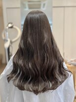 ニーイチイチ(211)&nbsp;似合わせカットイメチェン/グレージュ/フェミニンロング