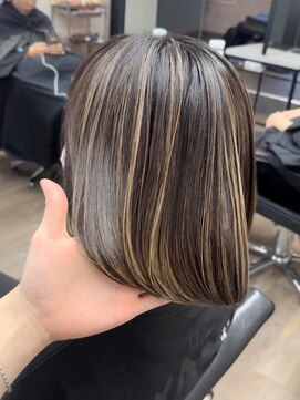 ヴィフ 大船(VIF) ハイライトカラー/ケアブリーチ/ダブルカラーヘア/ショートボブ