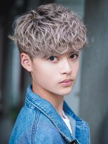 カライング(ing)&nbsp;スーツ短髪ツーブロック束感モテる黒髪シークレットパーマ流行