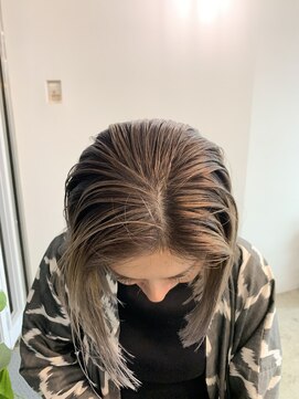 ピノ(pino.) バレイヤージュエアタッチボブ白髪ぼかし