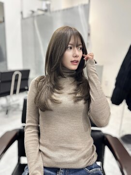 ロムーク 表参道(LOMKH) シールエクステで叶うレイヤーカット×オリーブグレージュカラー