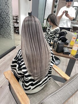 ジャップ(Jap) 2回目バレイヤージュでシルバー系のバレイヤージュに