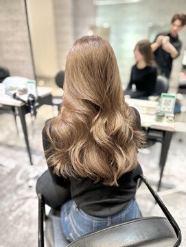 アクション 心斎橋店(ACTION) レイヤーカット ブリーチ無し透明感カラー くすみベージュ