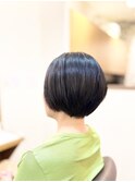 襟足すっきり丸みシルエットの上品ショートボブ
