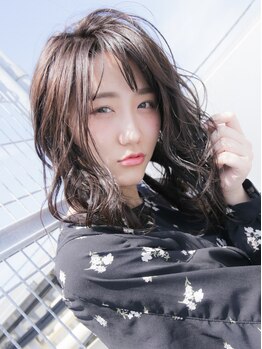 明るめのグレイカラーや白髪ぼかしで、隠すだけでなく活かすカラーをご提案☆大人女性を更に綺麗にします♪