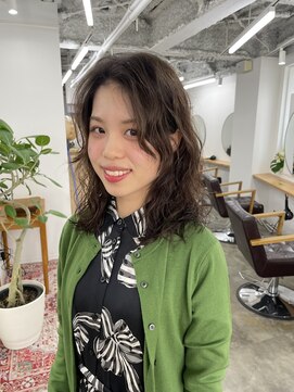 シー 自由が丘(sii.) くびれミディアムレイヤー×ゆるふわパーマ