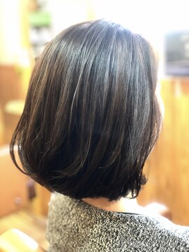 ララテラス(LaLa Terrace) ダークグレージュ×重ためツヤ感ロブ